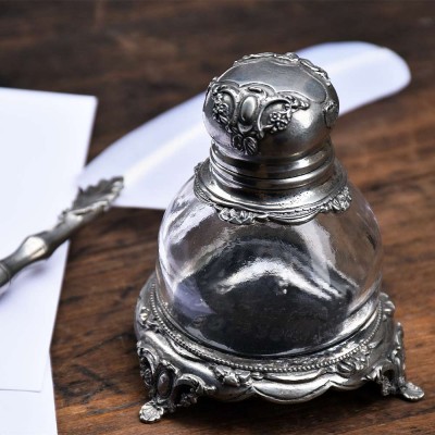 Romantic inkwell in glass and natural pewter