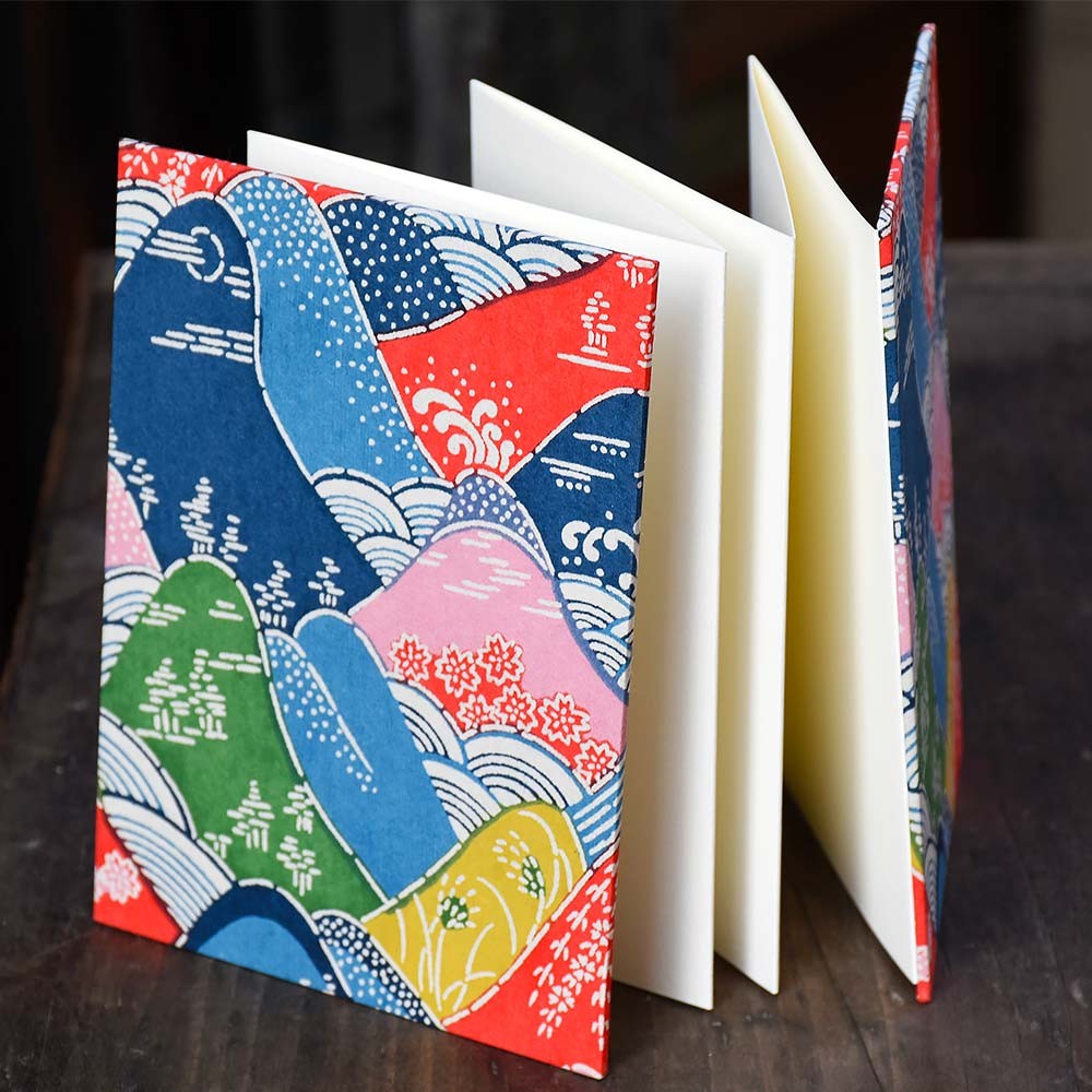 Leporello accordion album with 100 cotton paper