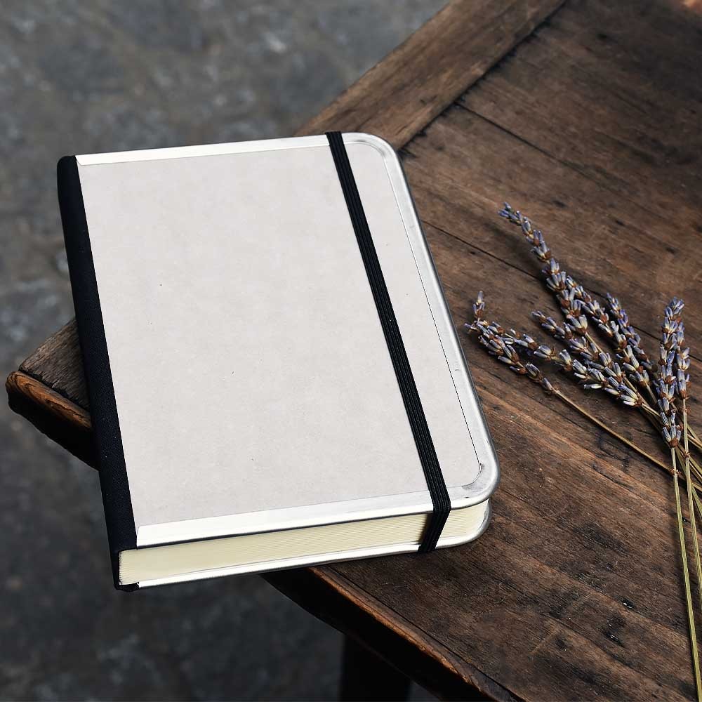 Writing and drawing notebook with metal frame