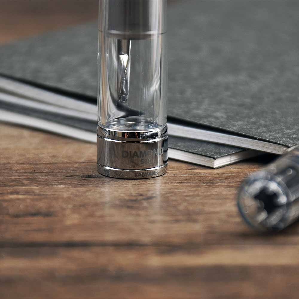 Styloplume à piston TWSBI Diamond 580AL SILVER