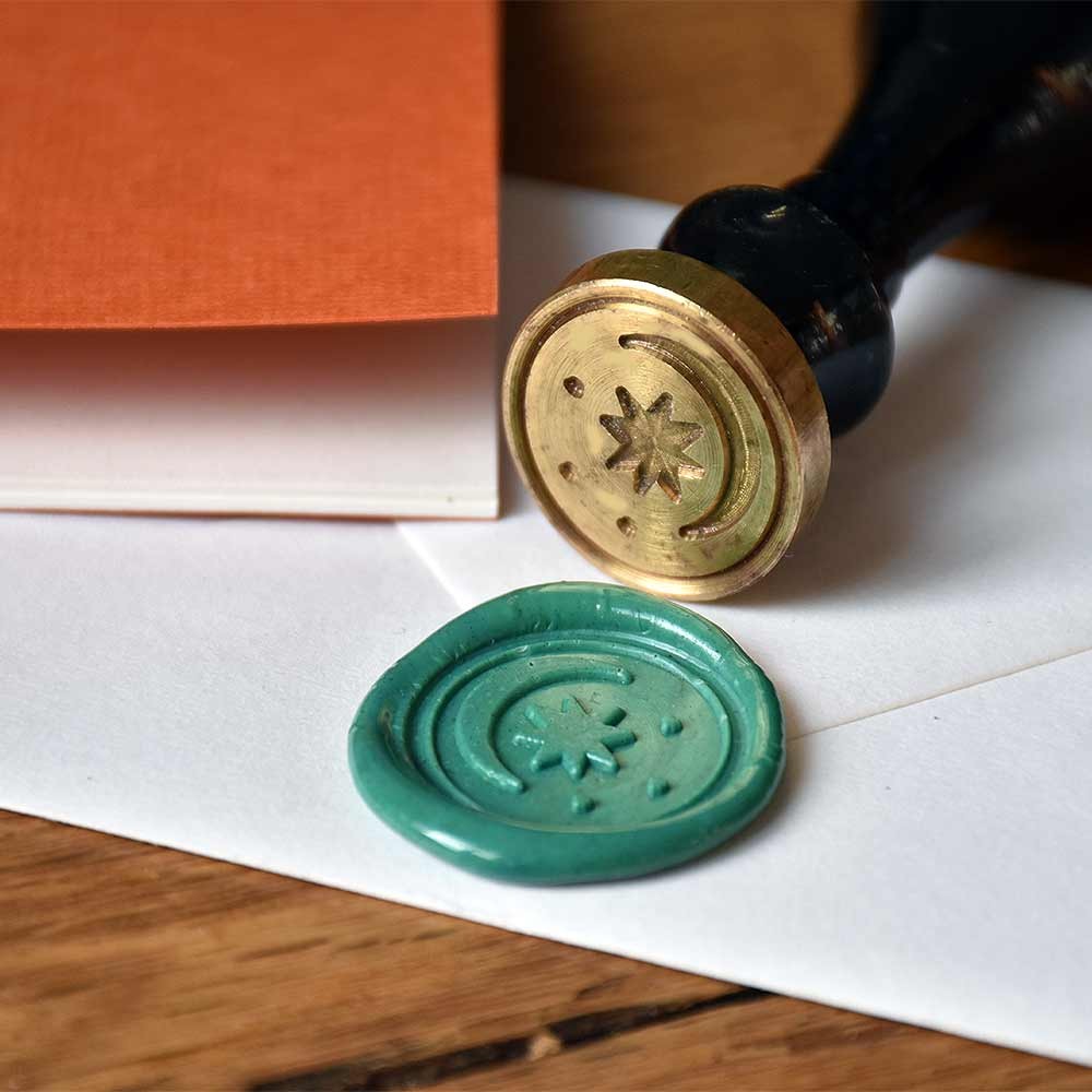 Wax seal stamp with a moon and star motif - Made in France