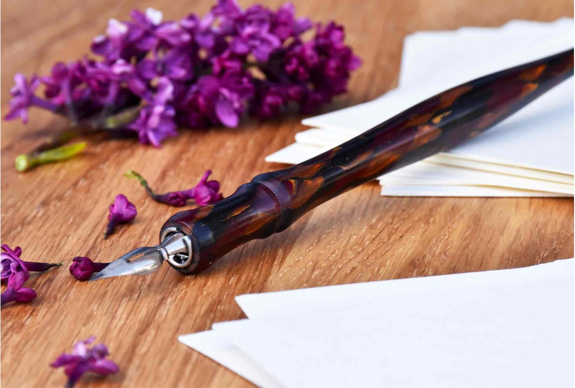 Visit to the penholder atelier