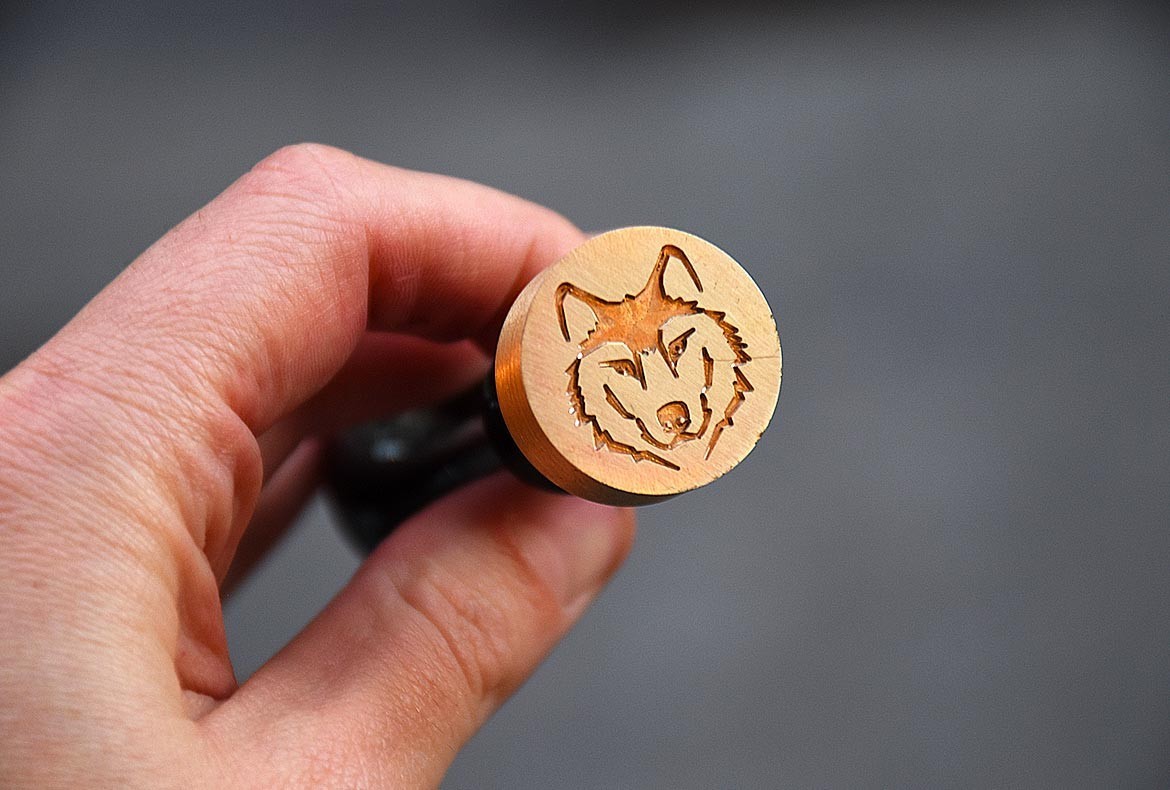 How to make a personalized seal from a logo?